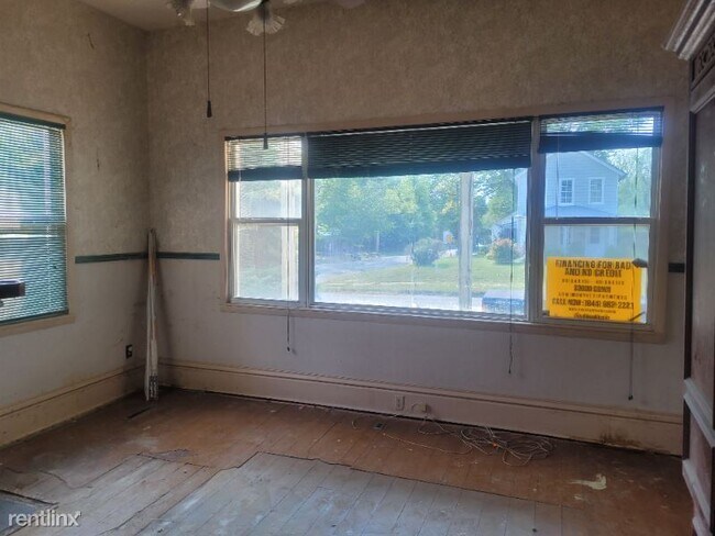 Building Photo - 3404 Main St