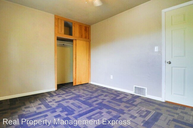 Building Photo - 3 br, 1 bath House - 2905 E 19th Street