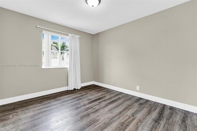 Building Photo - 1518 Maple Dr