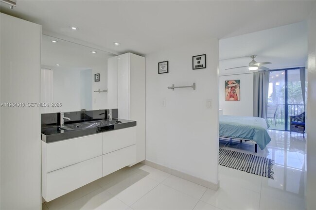 Building Photo - 3375 N Country Club Dr