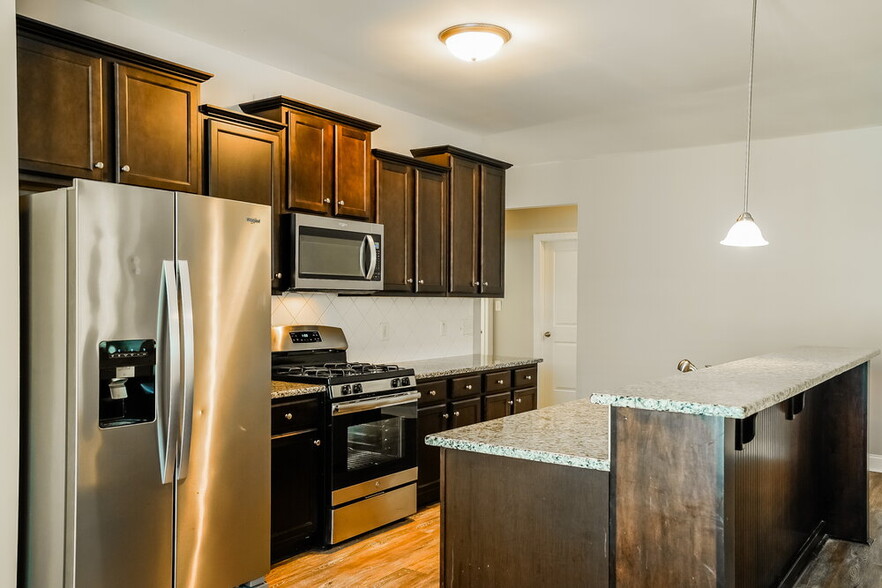 Building Photo - 770 Airedale Trail