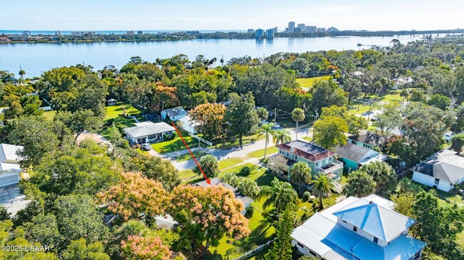 Building Photo - 930 Daytona Ave