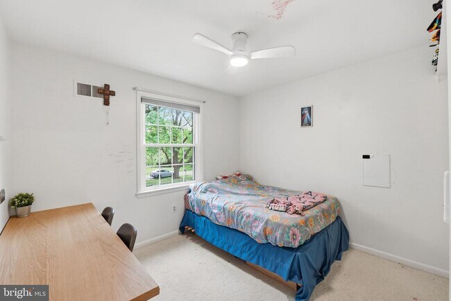 Building Photo - 9809 Sunset Dr