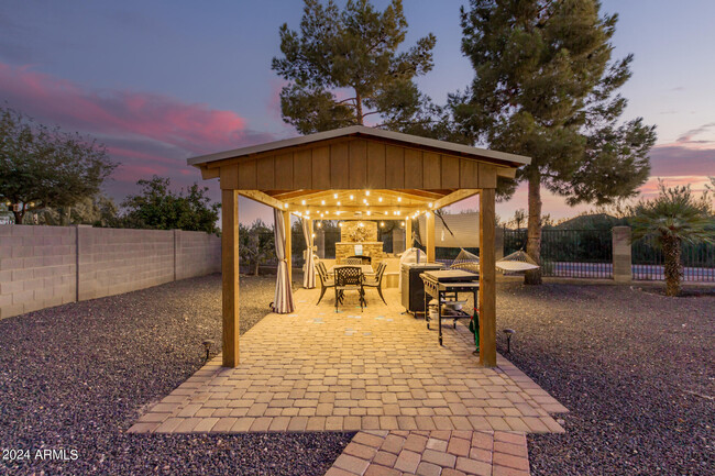 Building Photo - 20475 E Palomino Dr