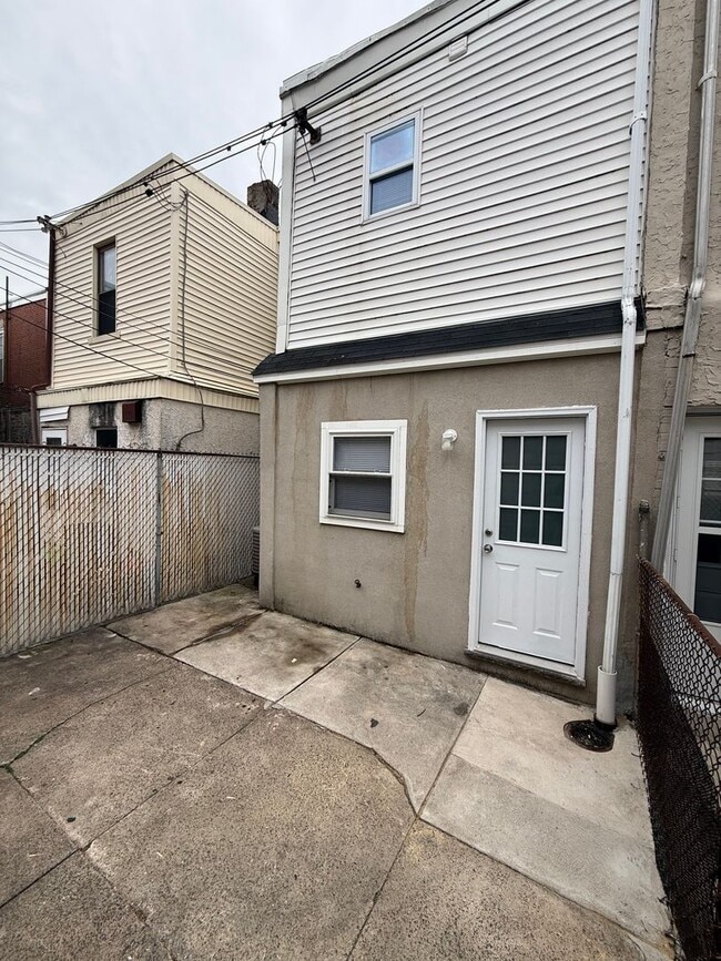 Building Photo - Broad & Porter-2 bedroom-Prime South Philadelphia