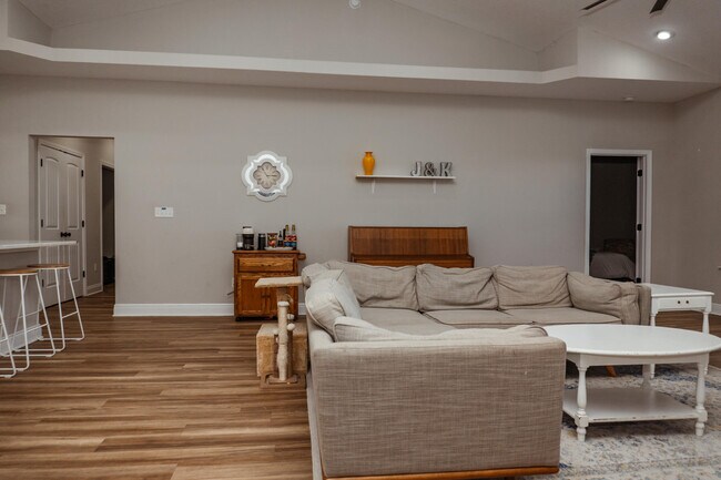 Building Photo - 2810 Pinnacle Point Dr