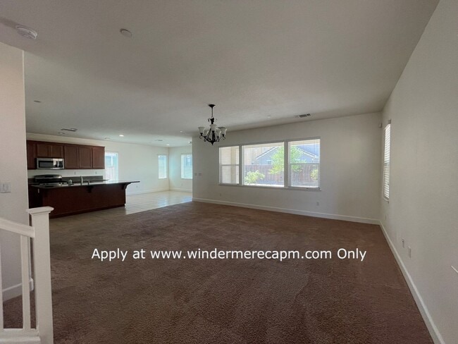 Building Photo - 4 BDRM 3 BA Bright Home with Open Kitchen ...