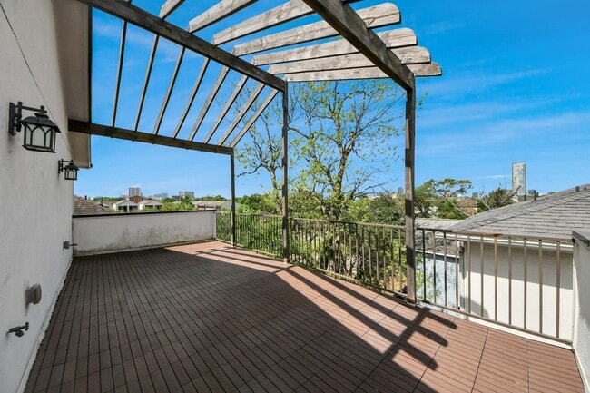 Building Photo - 1716 Stuart St