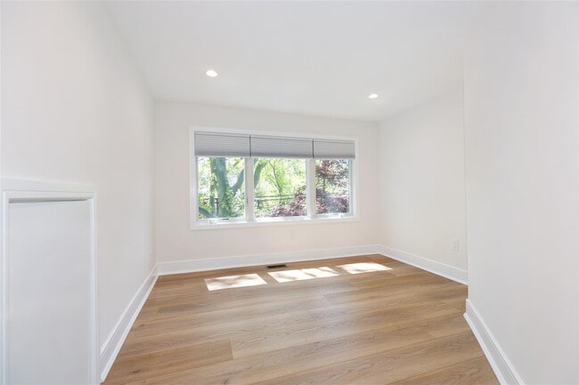 Building Photo - 25903 Pembroke Ave