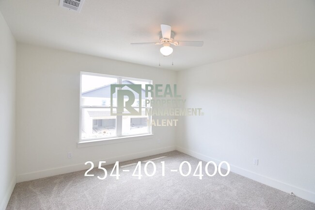 Building Photo - DISCOUNT RENT!!! Bedroom, 2.5 Bath/.5bath ...