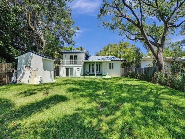 Building Photo - 210 NE 85th St