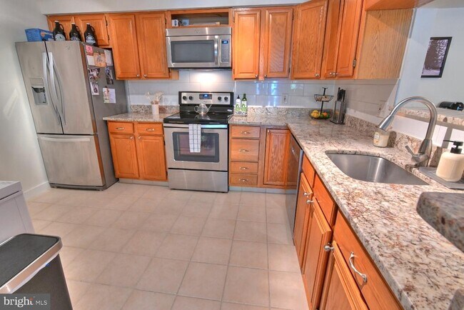 Building Photo - 2220 Springwood Dr
