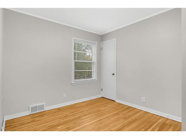 Building Photo - 2336 Ives Ln N