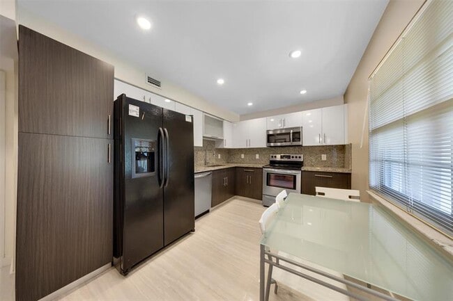 Building Photo - 800 Cypress Grove Dr