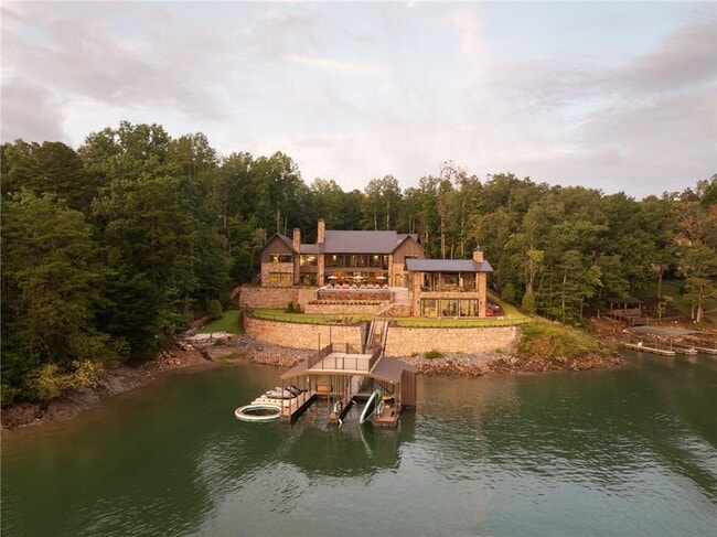 Building Photo - 725 Rocky Point Dr