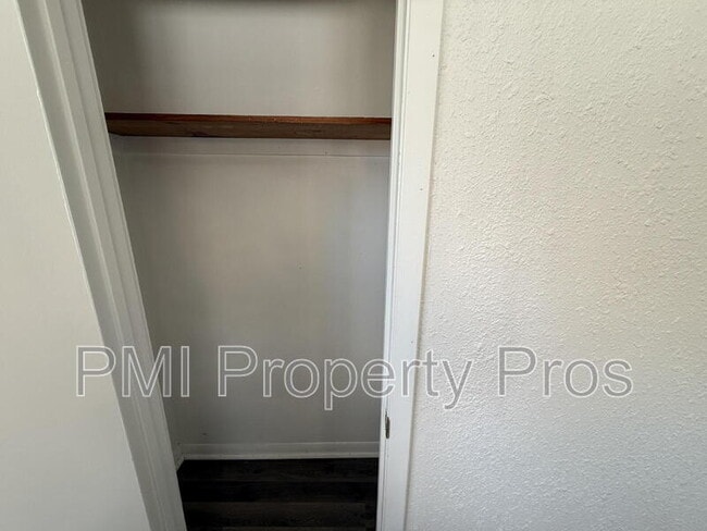 Building Photo - 5642 N 61st St