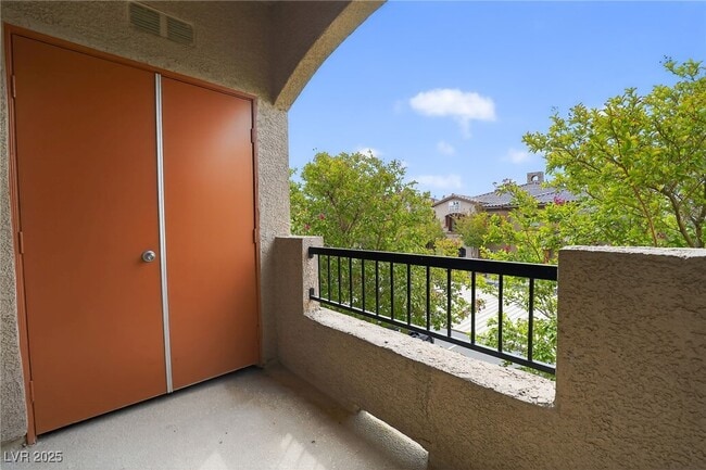 Building Photo - 7701 W Robindale Rd