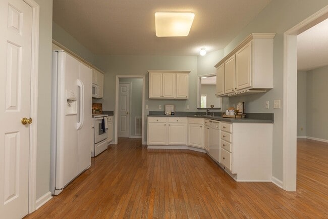 Building Photo - Available Now in Chadwick Shores