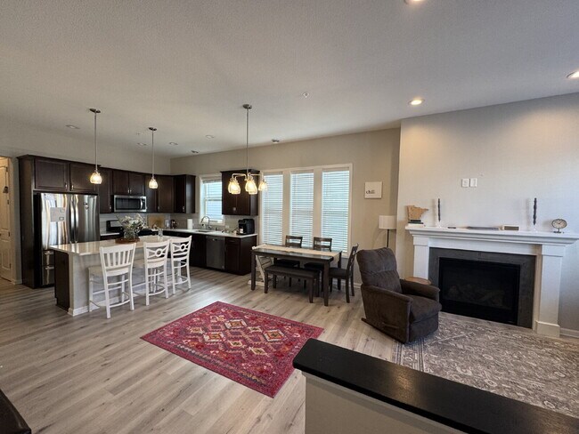 Building Photo - 8056 Central Park Way