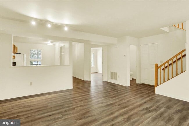 Building Photo - 903 Cambridge Ct