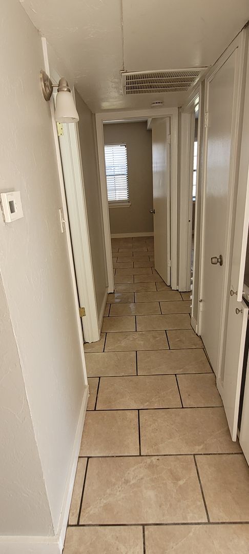 Building Photo - 2 Bedroom, 1.5 Bathroom 1st Floor Condo wi...