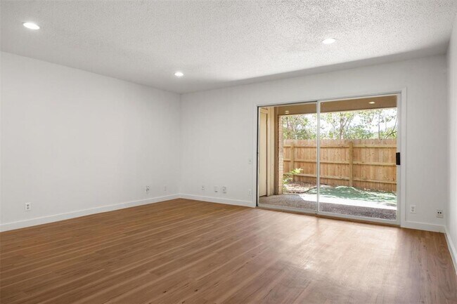 Building Photo - 620 S 1st St