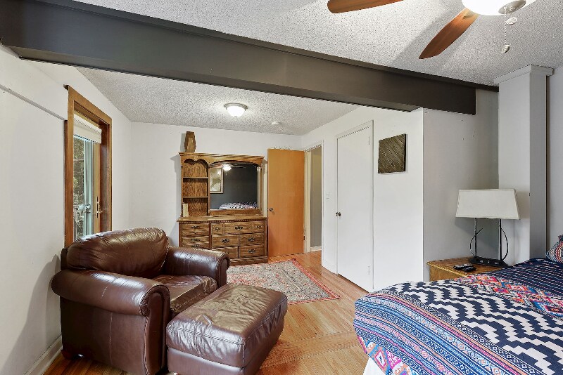 Building Photo - 422 NE 2nd St