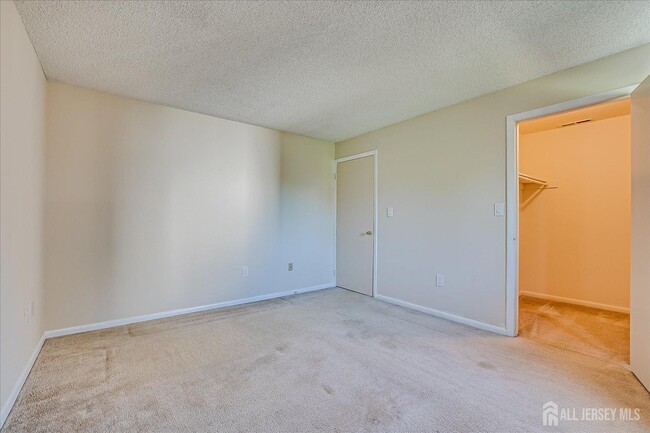 Building Photo - 405 Ravens Crest Dr
