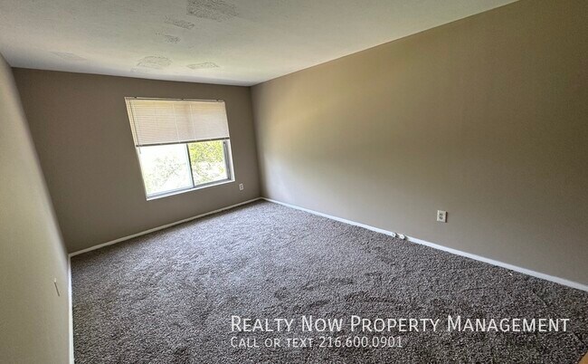 Building Photo - 4525 E 143rd St