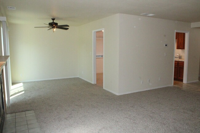 Building Photo - Updated 4 Bedroom, 2 1/2 Bathroom Townhome...