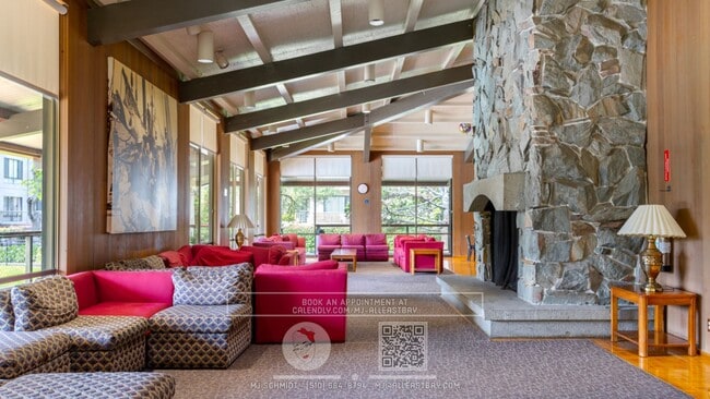 Building Photo - Large corner 2 bedroom surrounded by breathtaking Bay views!