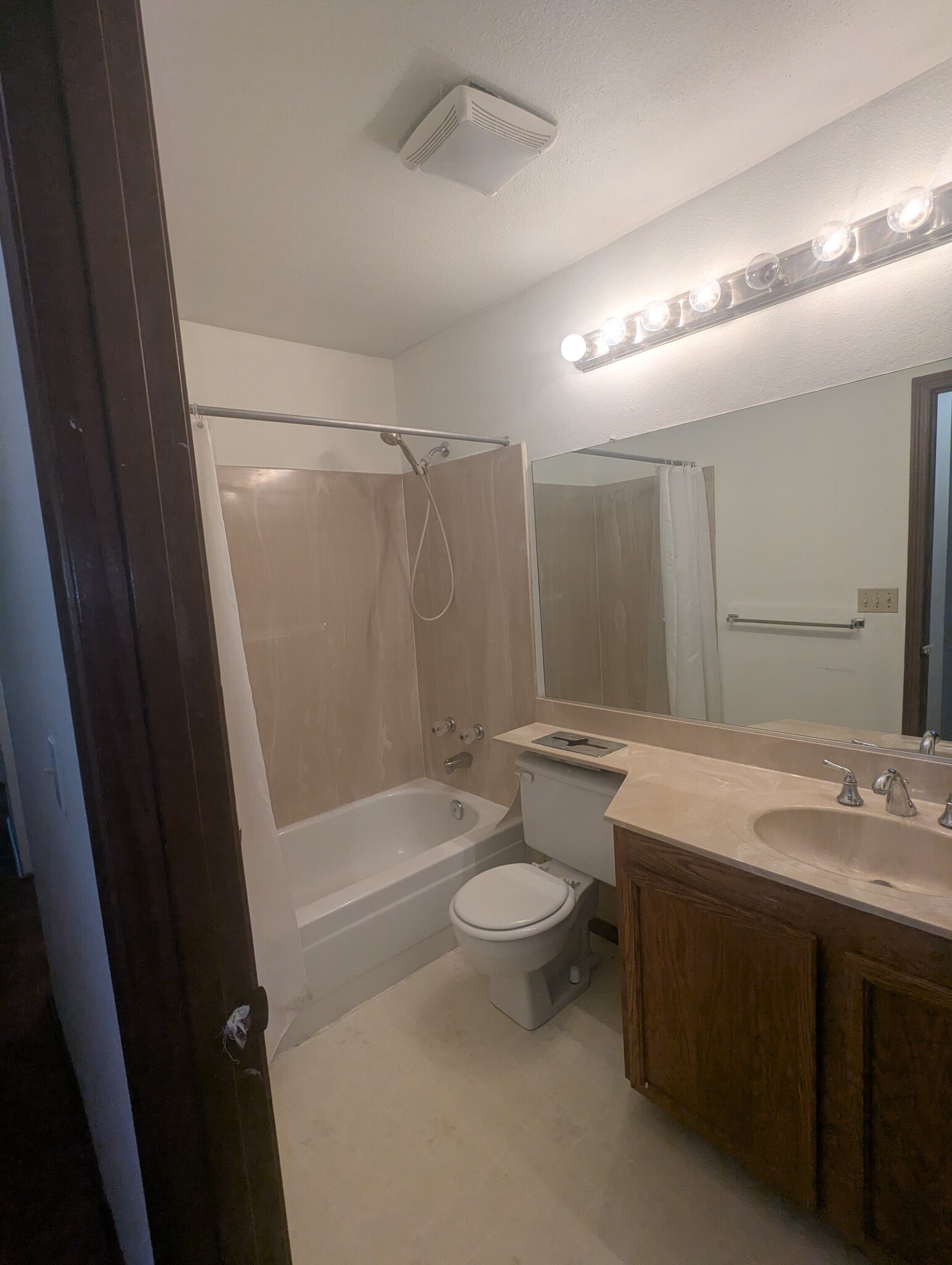 Bathroom on hallway - 12721 NE 129th Ct