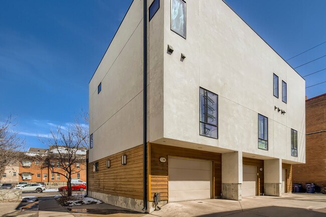 Building Photo - Breathtaking 2 bed, 3 bath Curtis Park Tow...