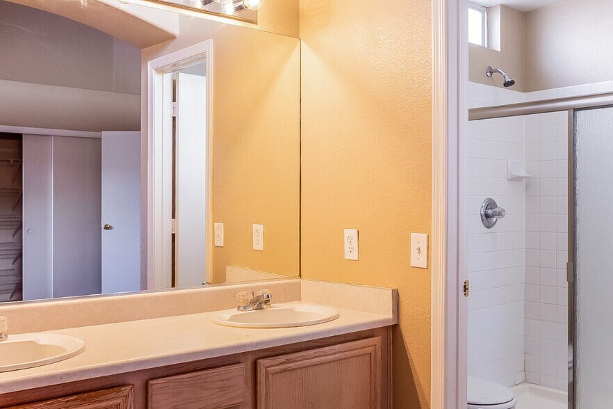 Building Photo - 6620 Peony Bush Dr