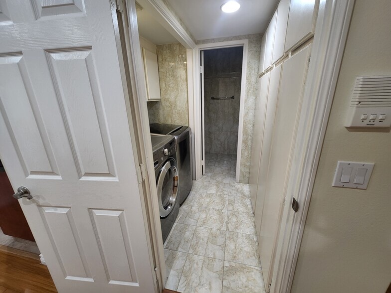 Building Photo - 212 N Jackson St