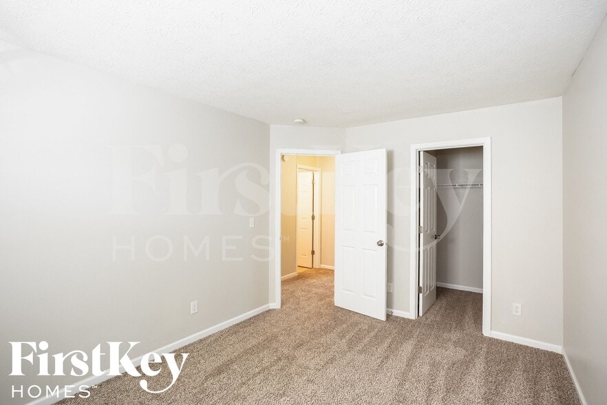 Building Photo - 10622 Deercrest Ln