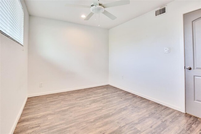 Building Photo - 7305 Grand Canyon Dr