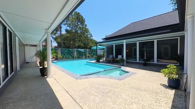Building Photo - 3339 Country Club Blvd