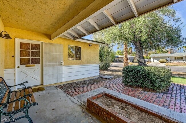 Building Photo - 1516 Inverness Ave