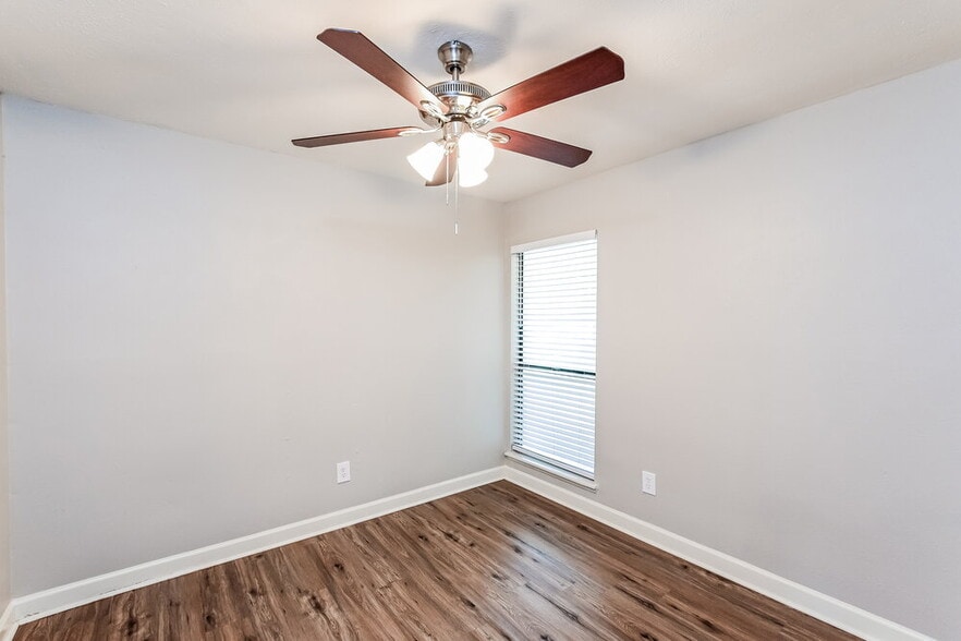 Building Photo - 17611 Ranch Country Rd