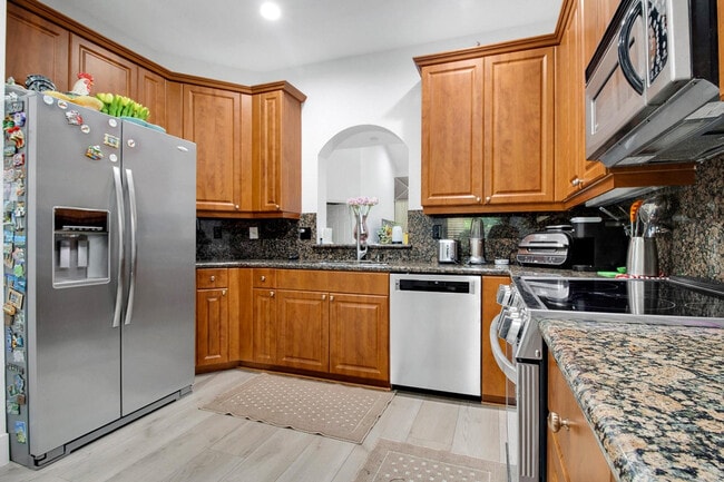 Building Photo - 5095 Madison Lakes Cir N