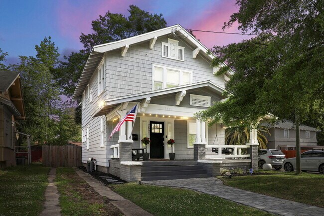 Primary Photo - 2691 College St