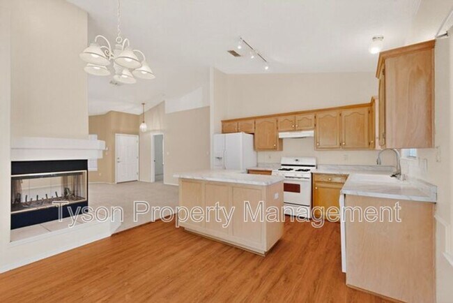 Building Photo - 7411 Peregrine Rd NE