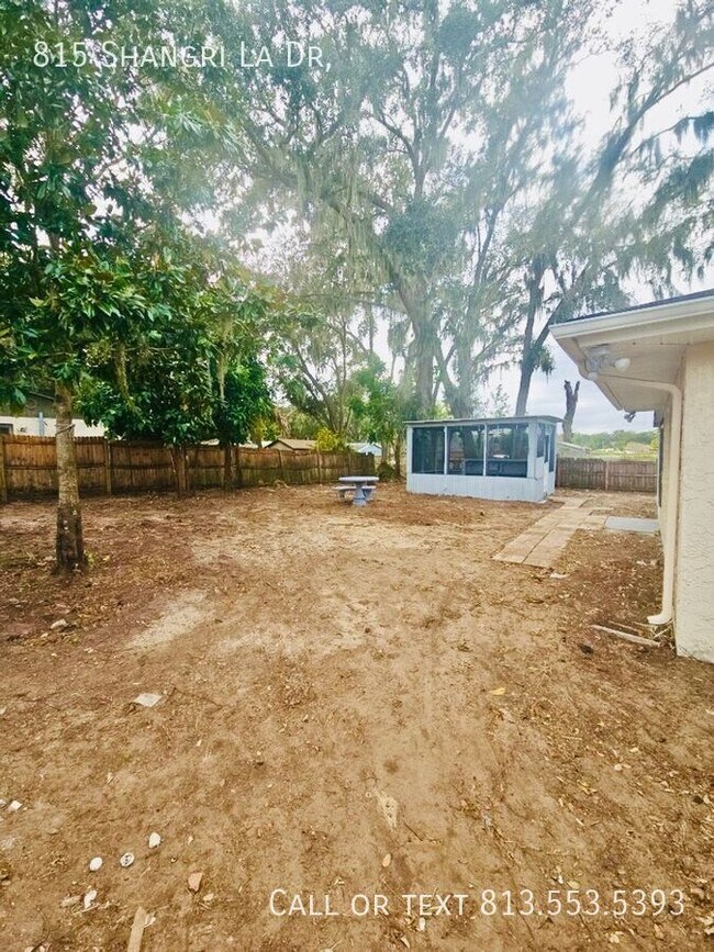 Building Photo - 815 Shangri La Dr