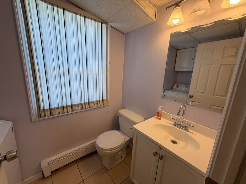 Building Photo - 332 Lydall St