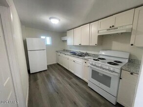 Building Photo - 4301 S 7th Ave