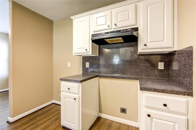 Building Photo - 6814 Manor Terrace Ln