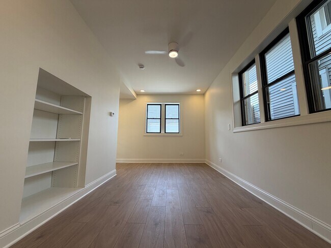 Building Photo - 5016 N Lawndale Ave