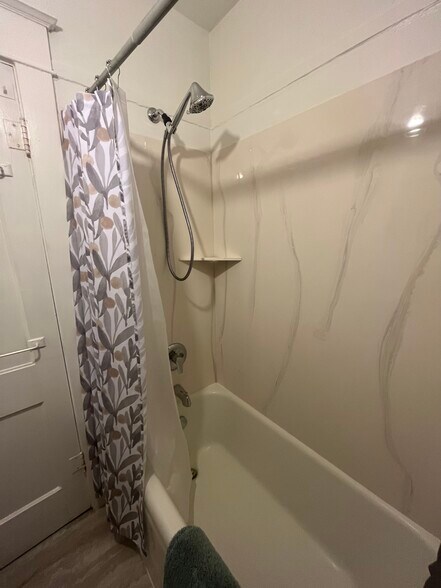 Building Photo - 856 E Carter St