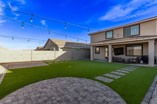 Building Photo - BEAUTIFUL 5 bedroom plus loft!